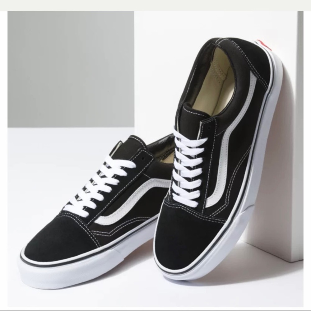 Old Skool Vans (Women 5.5 / Boys 4)